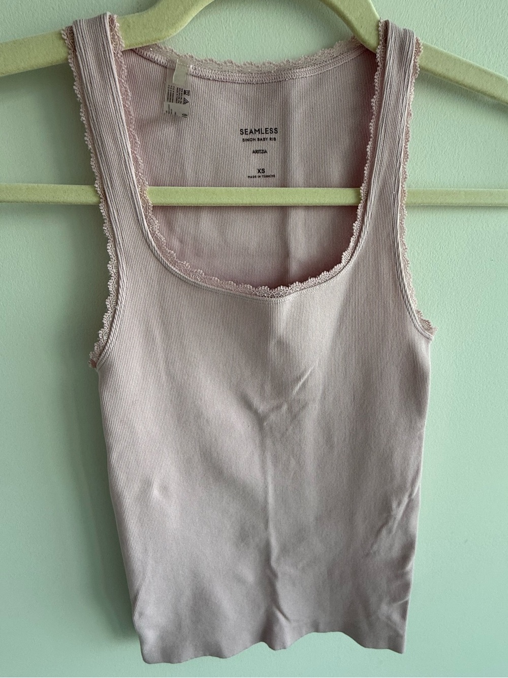 Aritzia Seamless Lace-Edge Camisole - Light Pink